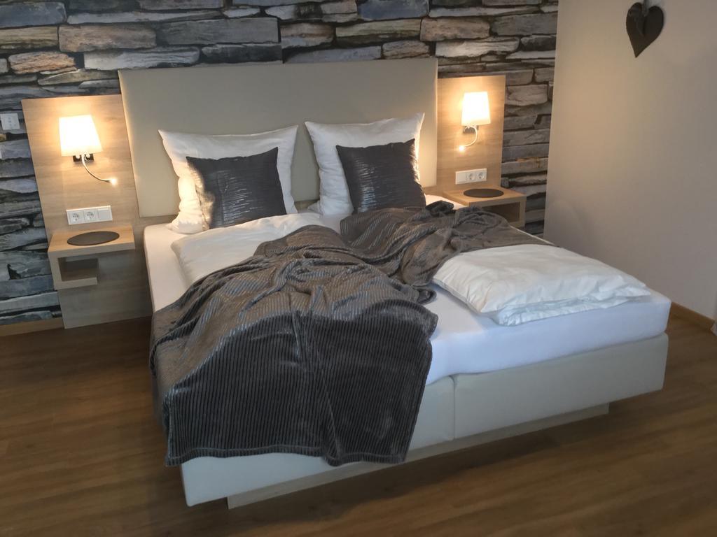 Hotel Weingut Bastian Brauneberg Esterno foto